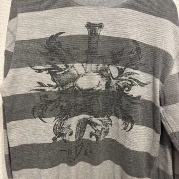 그레이와 화이트 스트라이프 롱 티셔츠