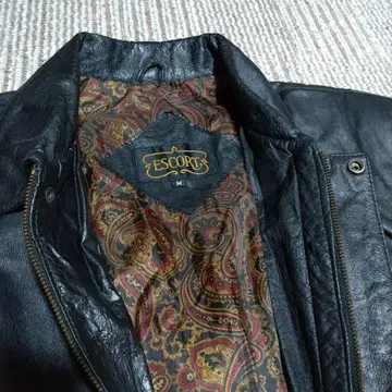 ESCORT 소가죽 하프 코트 블랙 M