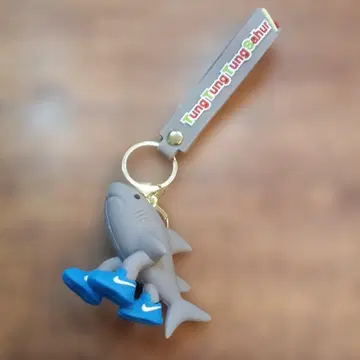 상어 스니커즈 키링