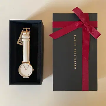 [ DANIEL WELLINGTON ] 화이트 가죽 손목시계