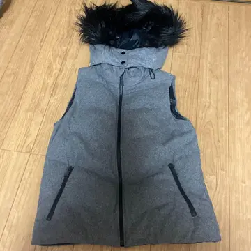 그레이 후드 부착 다운 베스트