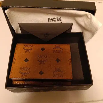 MCM 브라운 3단 폴더형 지갑