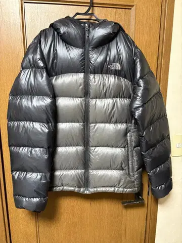 THE NORTH FACE 슬리브리스 페이스 후드 부착 다운 자켓