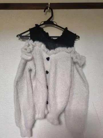 LIZLISA 레이어드 스타일 어깨 트임 니트