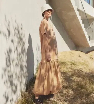 [ emmi ] 밑단 벌룬 T셔츠 원피스