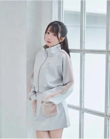 Rose Muse 퍼 달린 트랙 자켓 & 스커트 셋업