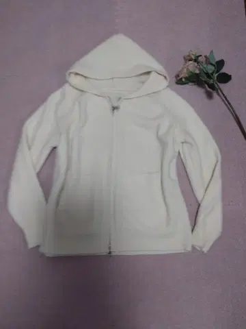 아이보리 후드 부착 집업 후드티