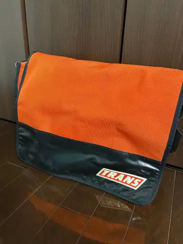 트랜스컨티넨츠 메신저 백