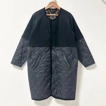 LAVENHAM 퀼팅 코트 절개 블랙 레오파드