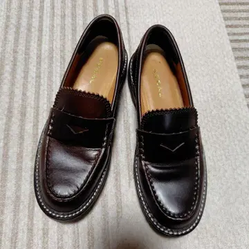 다크 브라운 로퍼