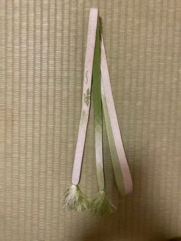 꽃무늬 자수 허리띠 그린 컬러와 실버