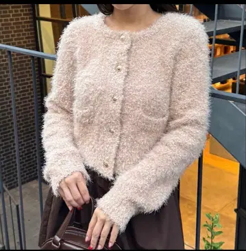 라메 샤기 금장 버튼 컴팩트 긴팔 가디건