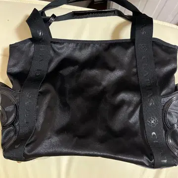 블랙 토트백 광택 마감