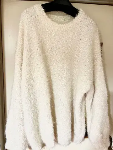 BeBEoD  샤기 라메 니트 화이트