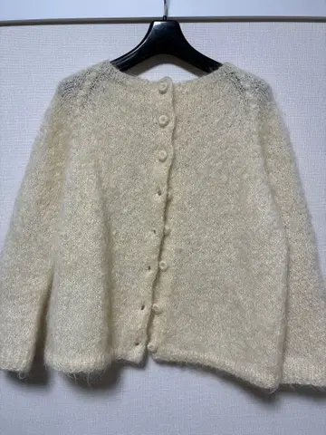 도쿄 구제 의류 매장에서 구매한 버튼 달린 가디건