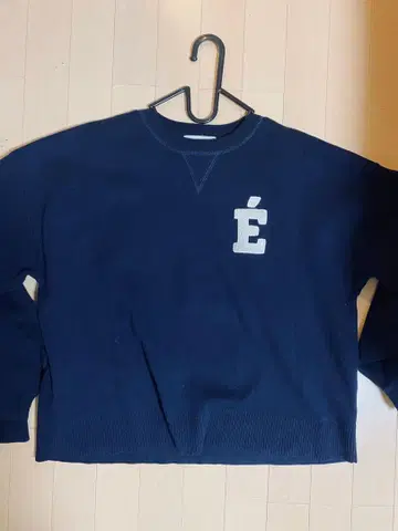 사가 자수 스웨트라이크 니트