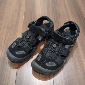 TEVA OMNIUM BY EXCLUSIVE 샌들