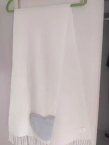 FURLA 하트형 퍼 머플러