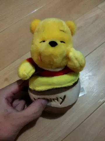 곰돌이 푸 인형 배지