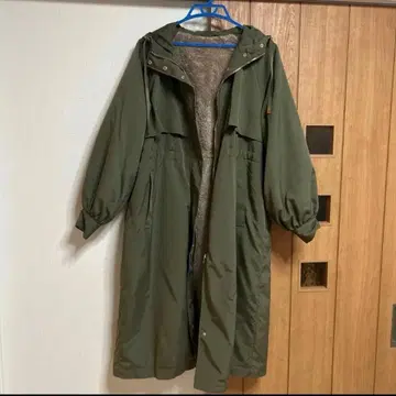 올리브 그린 플리스 라이닝 모즈 코트