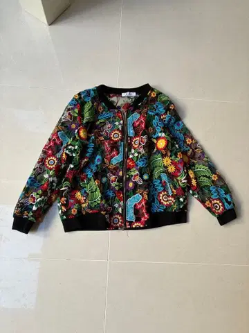 컨디션 최상 Gaby & Eden 자수 상의 자켓 올 패턴