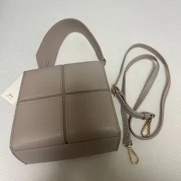 박스형 숄더백 ( jena espace merveilleux )