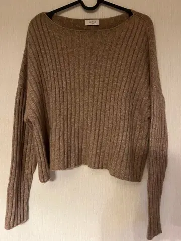 EDITION TOKYO 베이지 리브 니트