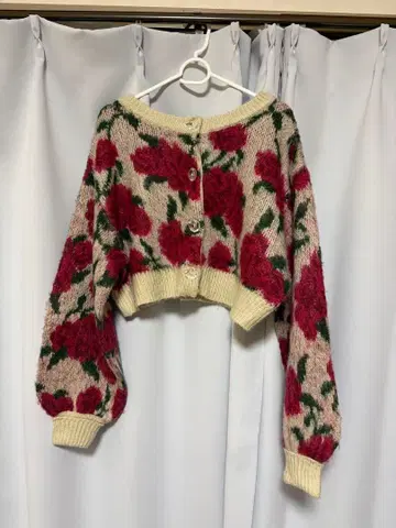 juetie 꽃 패턴 크롭 니트 M 사이즈