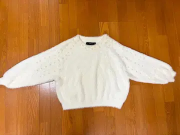 [ ZARA ] 펄 장식 화이트 니트 M 사이즈