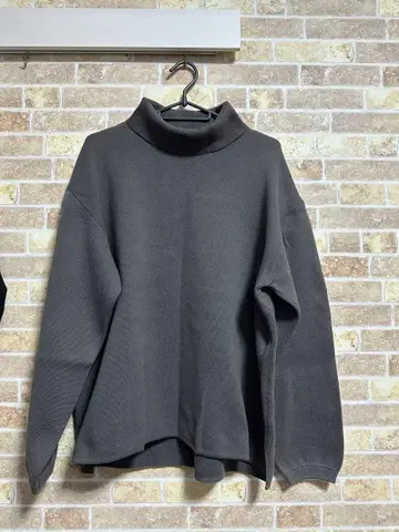 WYM 그레이 터틀넥 맨투맨