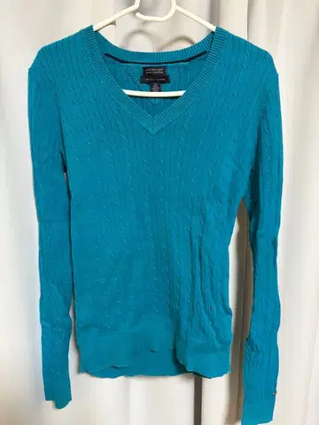 TOMMY HILFIGER V넥 스웨터