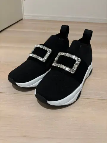 +diana [경량 발수 가공] 크리스탈 버클 니트 삭스 스니커즈