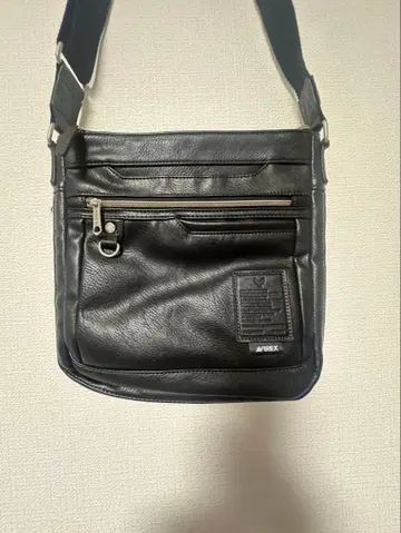 블랙 가죽 숄더백