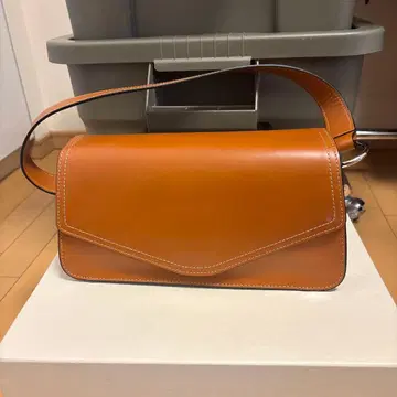 tout y est 투티에 백 2025