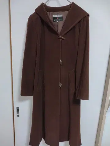 더 스카치 하우스의 초콜릿 색 코트 모 100%