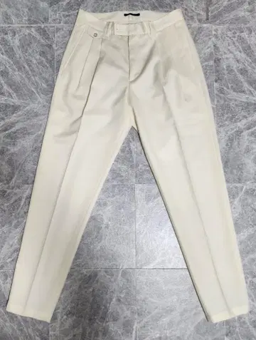 ARTISAN 아티산 2 플리츠 테이퍼드 팬츠 울 화이트