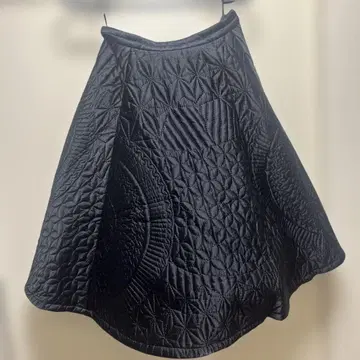 BASE MARK 블랙 퀼팅 플레어 스커트 M