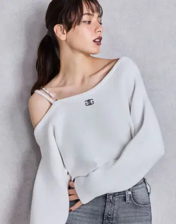 Symmetry GYDA 원숄더 체인 니트탑