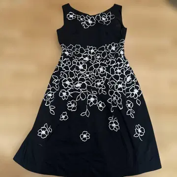 M'S GRACY 꽃무늬 자수 슬리브리스 원피스