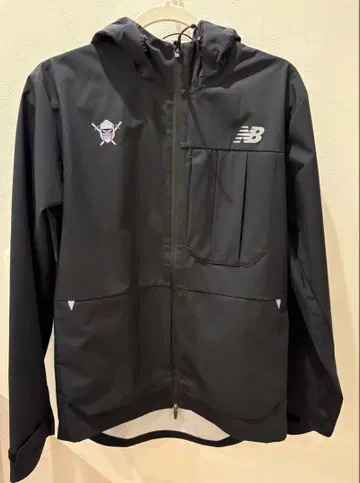 [ 미사용 새상품 ] New Balance 후드 부착 러닝 자켓 블랙