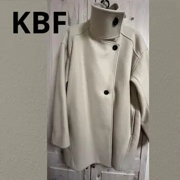 KBF 크림색 오버사이즈 체스터 코트