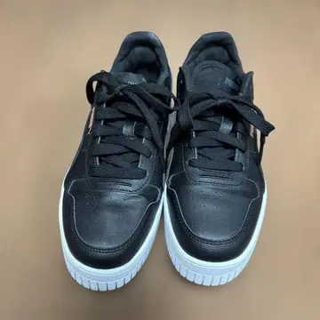 PUMA 블랙 스니커즈