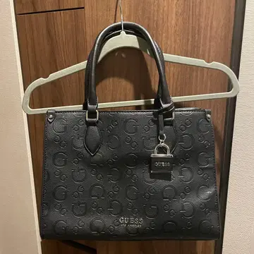 GUESS 핸드백 로고 블랙