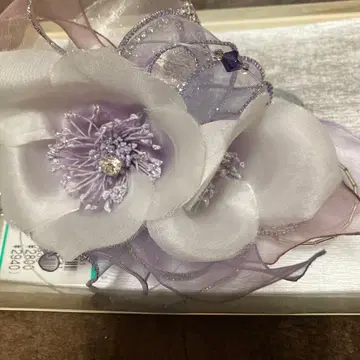 이긴 쉬폰 꽃 모티브 코사지