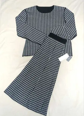 [ 새상품급 ] 자유구 셋업 스커트와 니트 소재 상의 사이즈 40