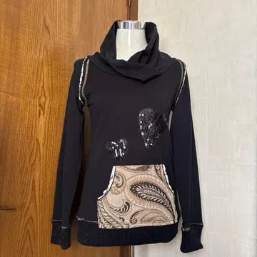 하트 모티브 스팽글 트레이닝복