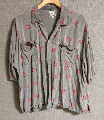 O.K. 립 프린트 반팔 셔츠 M 사이즈