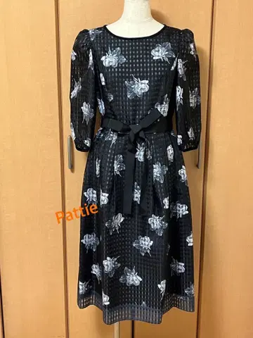 엠즈 그레이시 미사용 장미가 떠오르는 듯한 원피스 40