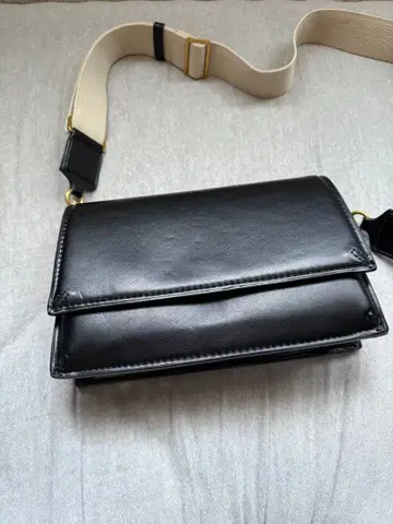 블랙 숄더백 플랩식