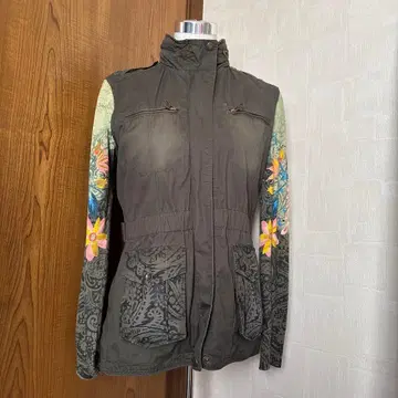 꽃무늬 자수 장식 다크 그린 밀리터리 자켓